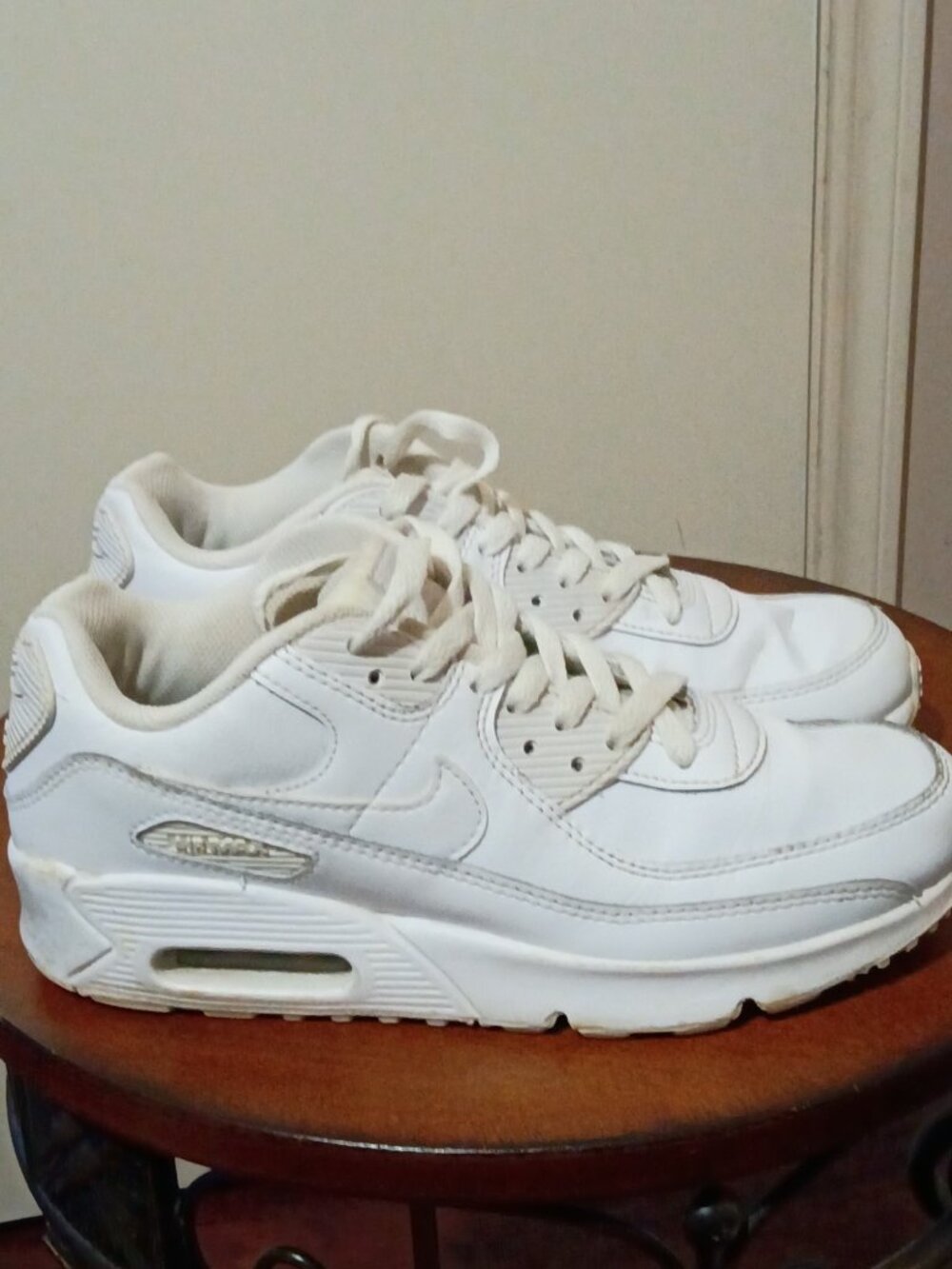 Nike Air Max 90 White Low Top Leather Sneaker Youth Kids Size 6Y CD6864-100